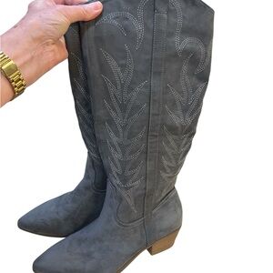 Universal Thread Gray Heeled Boots with Embroidery